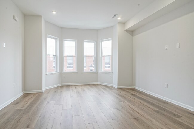 Building Photo - 952 N Marshall St