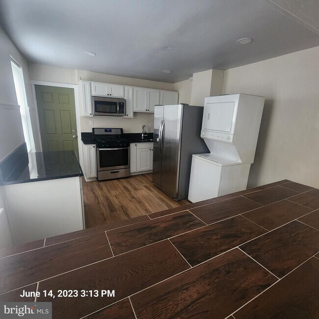 Foto del edificio - 2400 E Madison St
