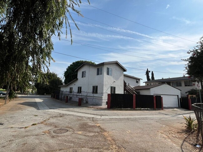 Building Photo - Corona - Montebello