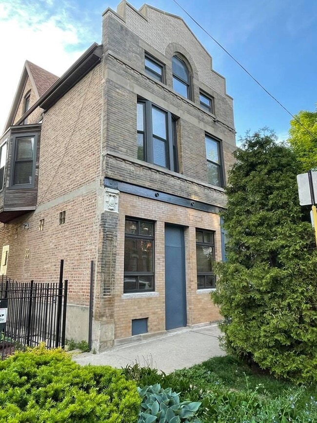 Outside of Building - 1302 N Leavitt St