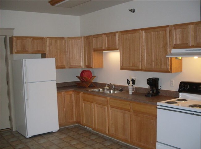 Building Photo - 2 br, 1 bath Apartment - Carson Apartments