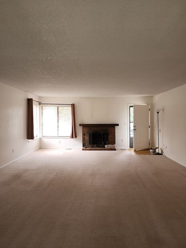 Building Photo - Long Realty & Property Management, LLC - 3...