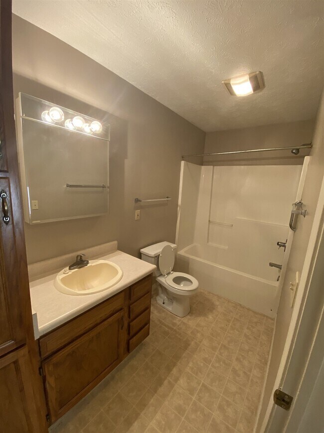 Building Photo - 2848 Plaza Ln