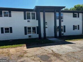 Building Photo - 610 N College Dr