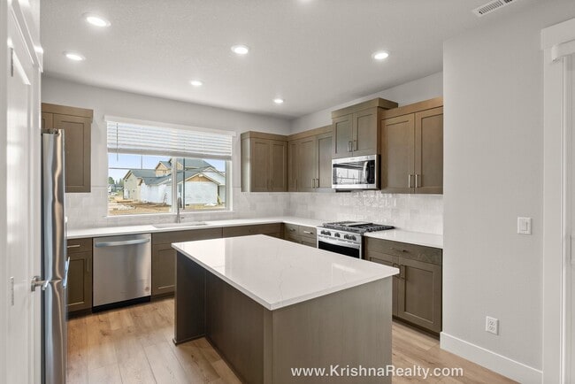 Building Photo - Lovely *New Construction* Single Level 3BD...