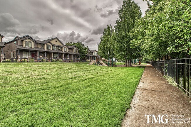 Foto del edificio - Gorgeous 4-bedroom Townhome with garage and washer / dryer in unit.