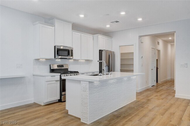 Foto del edificio - 237 Callen Falls Ave