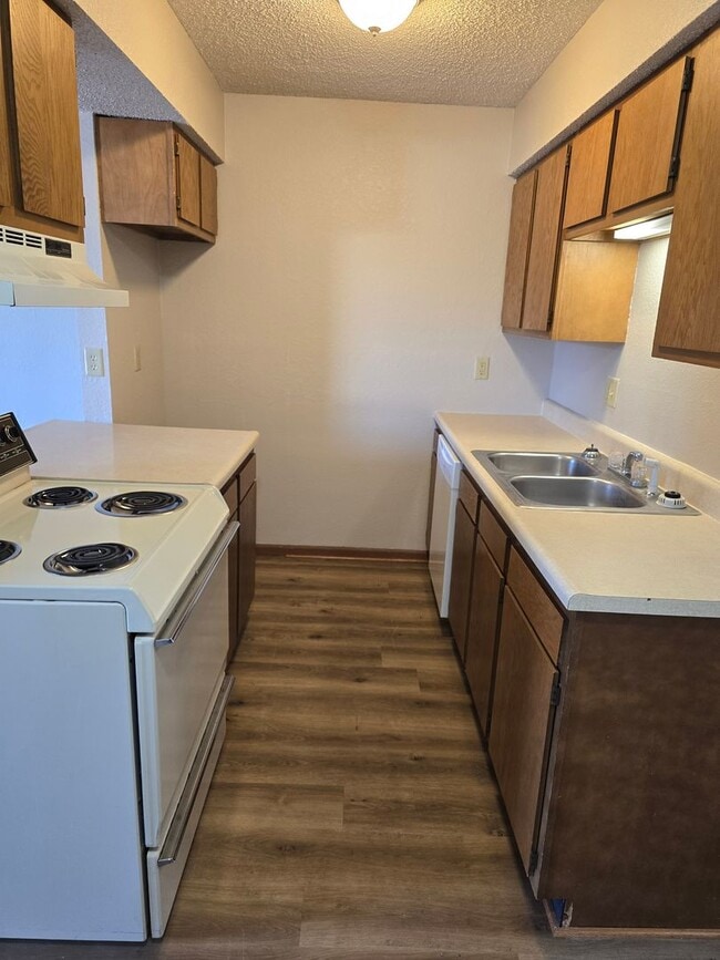 Building Photo - 1 Bedroom 1 Bathroom Apartment in the heart of Osage Beach!!