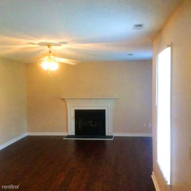 Building Photo - 105 Huntwood Trl