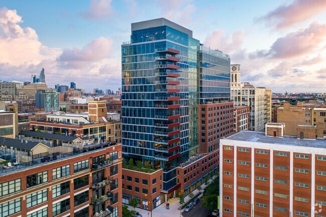 Building Photo - AMLI West Loop