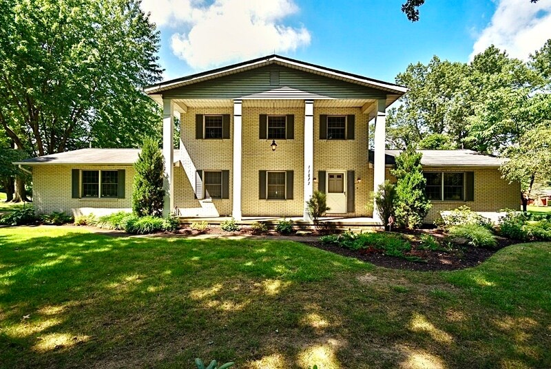 11877 William Penn Ave NE, Hartville, OH 44632 House Rental in