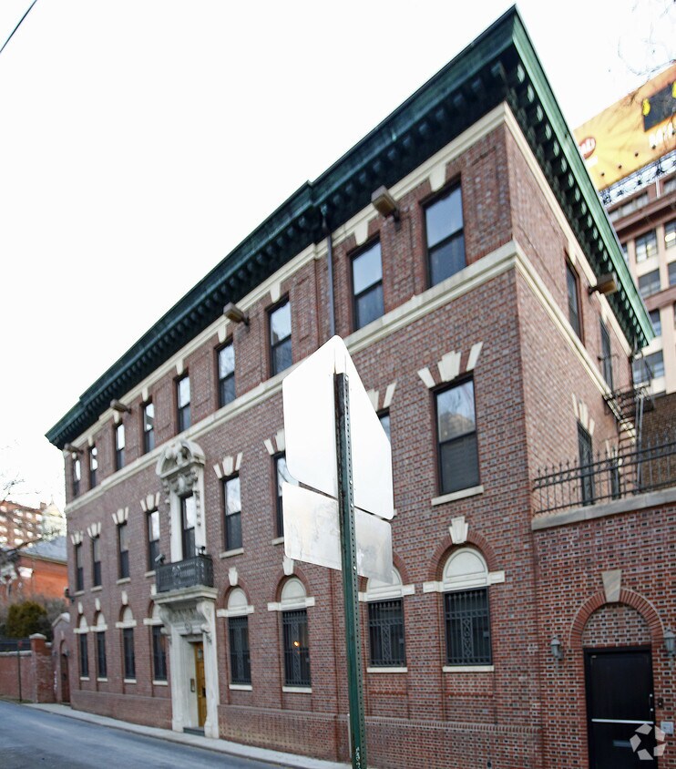 Building Photo - 250 Cathedral Pl