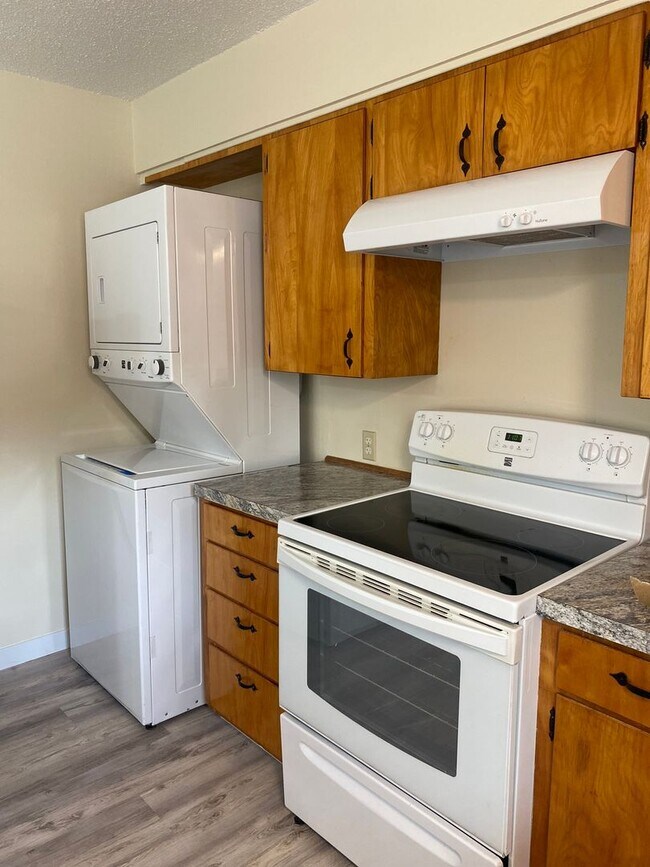 Building Photo - 6407 Harvey Dr Building Photo - 6407 Harvey Dr