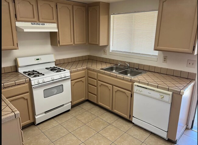 Foto del edificio - 5113 Gaylene Ave