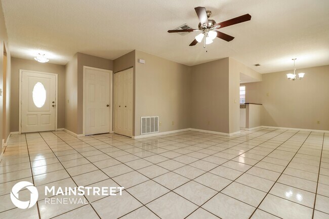 Building Photo - 207 Regal Park Dr