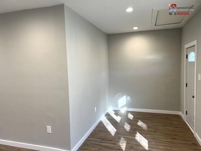 Building Photo - 2223 N Buffum St