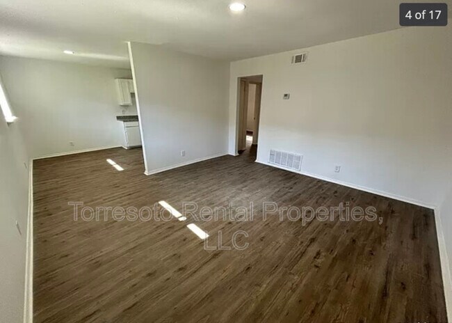 Building Photo - 2807 Observation Dr