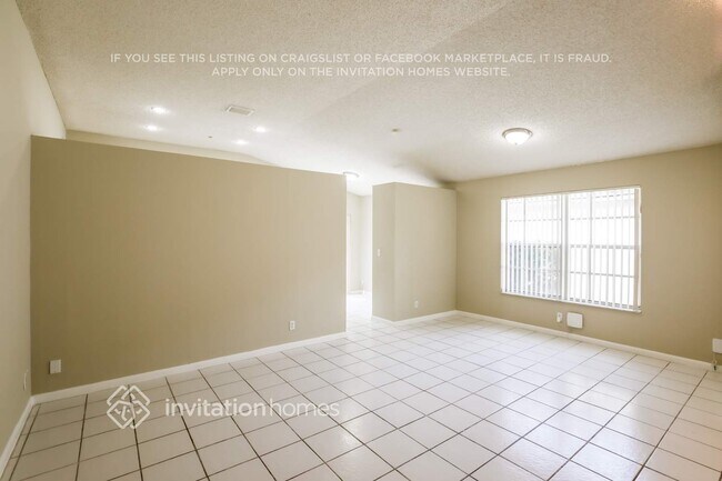 Foto del edificio - 18351 NW 8th St