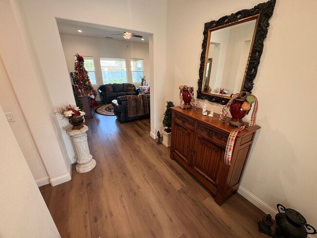 Foto del edificio - Beautiful 4 bedroom home for rent in Visalia, CA