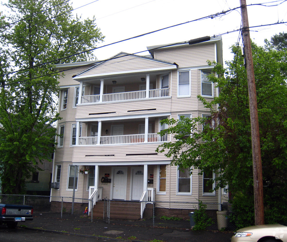 Foto del edificio - 977-979 Maplewood Ave