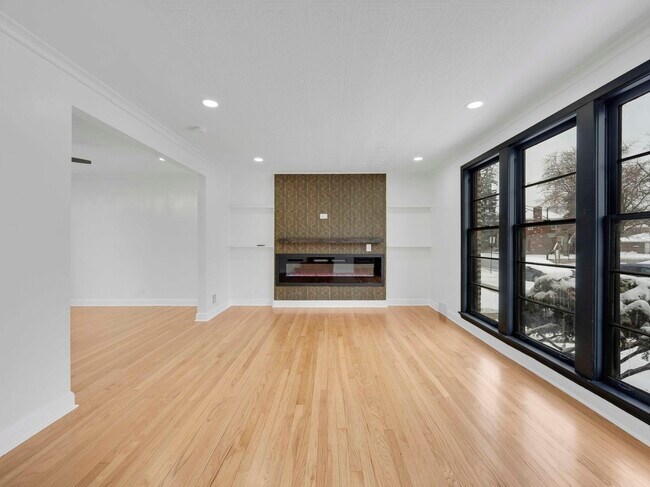Building Photo - 10606 S Vernon Ave