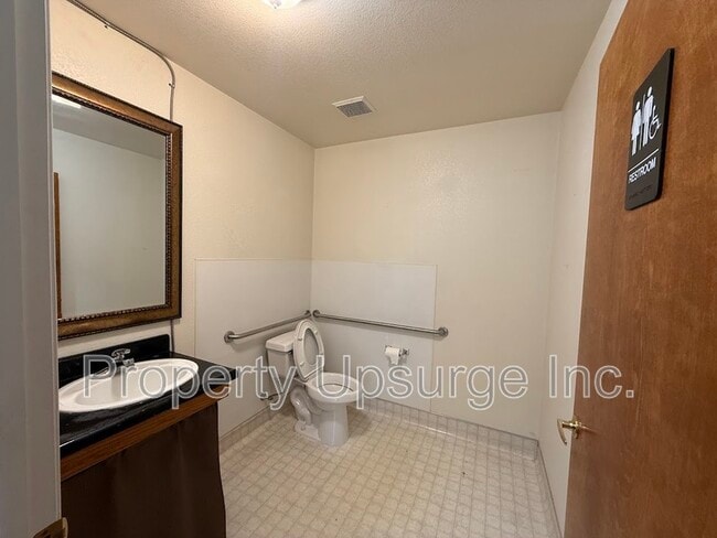 Building Photo - 3404 Bechelli Lane - C