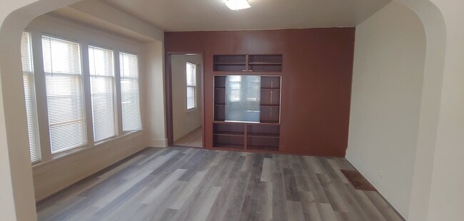 Building Photo - 2551 N 44th St