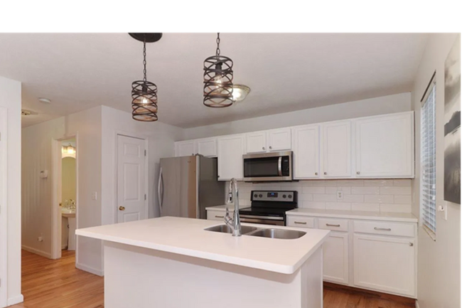 Foto del edificio - Get $1,000 off your security deposit OR $2...