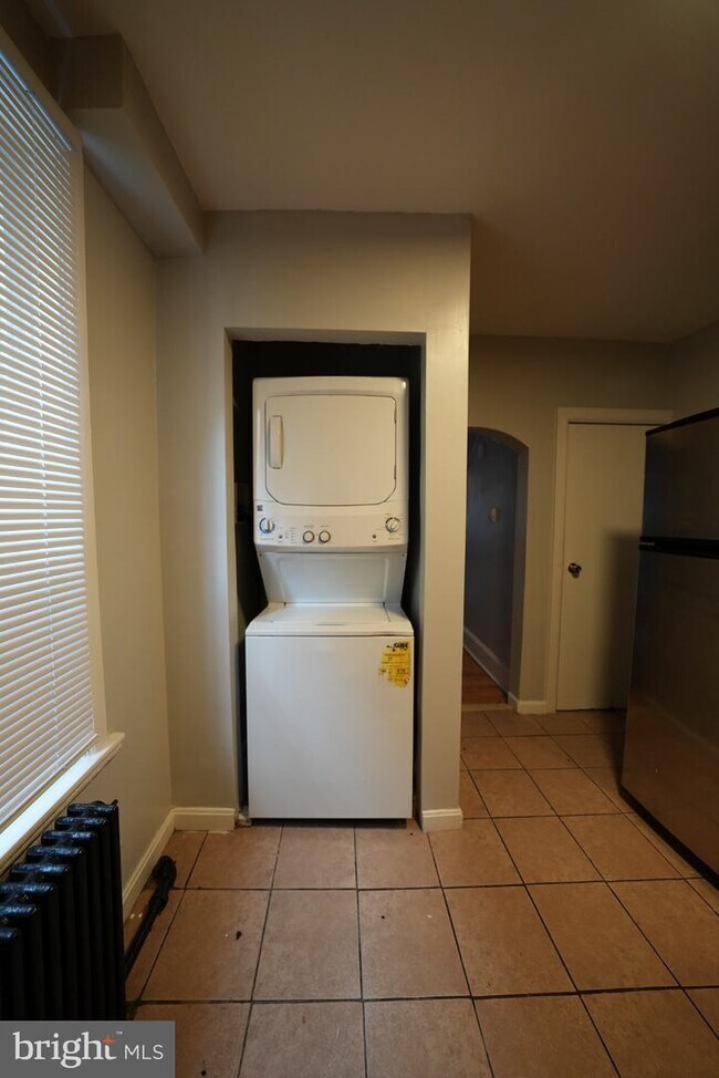 Building Photo - 4994 W Thompson St