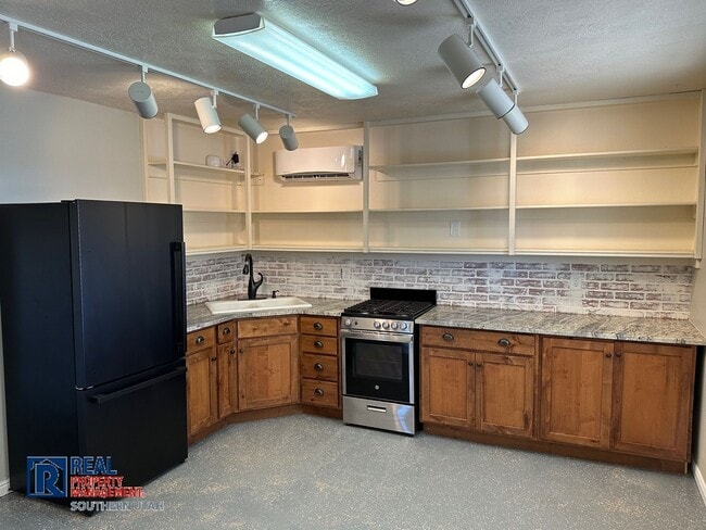 Building Photo - Updated 1 Bedroom apartment in Veyo