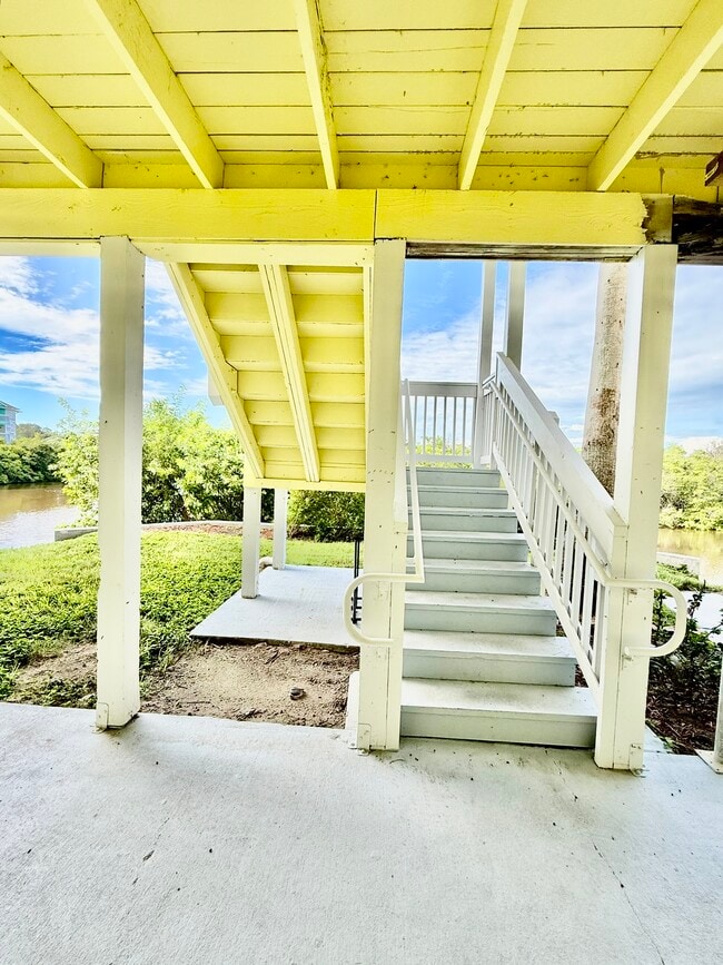 Building Photo - 455 Alt 19