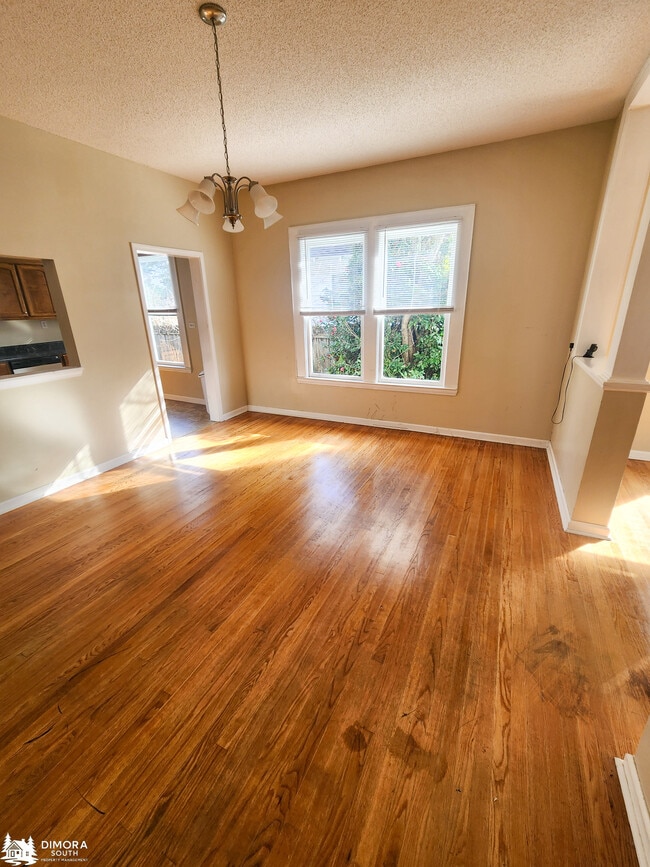 Building Photo - 501 S Presley St