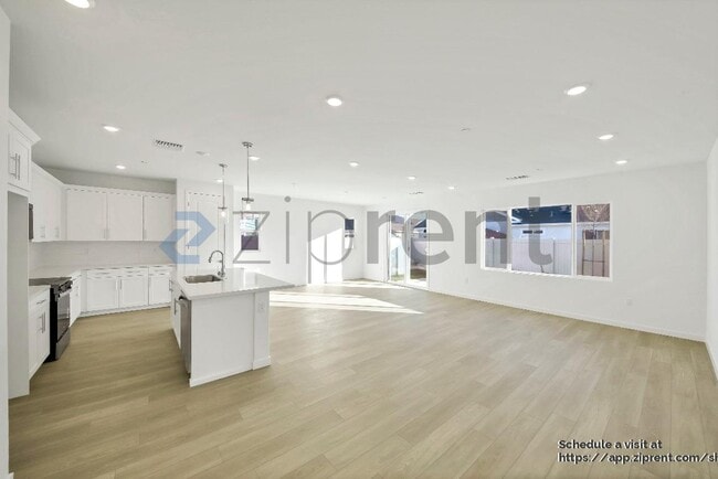 Foto del edificio - 5602 Gem Ct