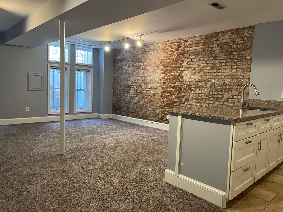 Foto principal - 2015 Columbia Rd NW