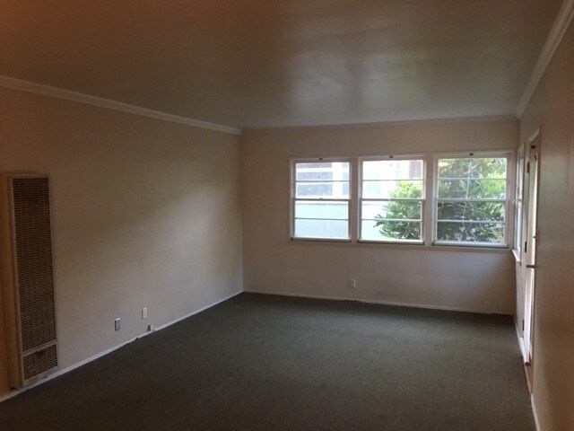 Foto principal - 231 E 3rd St