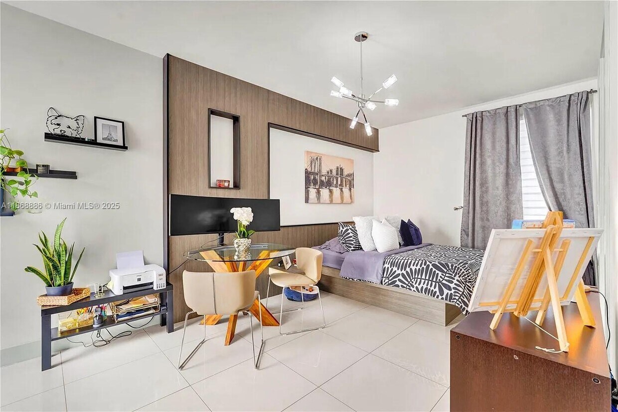 Foto principal - 6319 NW 105th Ct