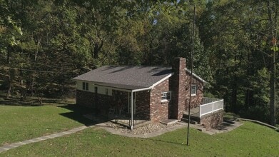 Building Photo - 366 White School Rd