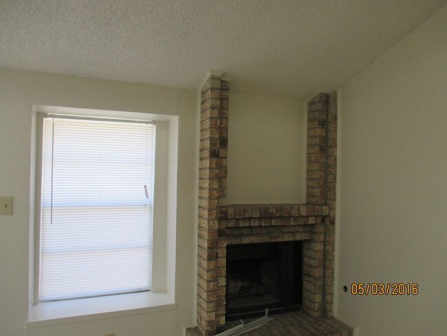 Building Photo - 696-A White Cliffs Dr