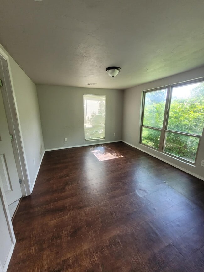 Foto del edificio - 313 W Maple Ave