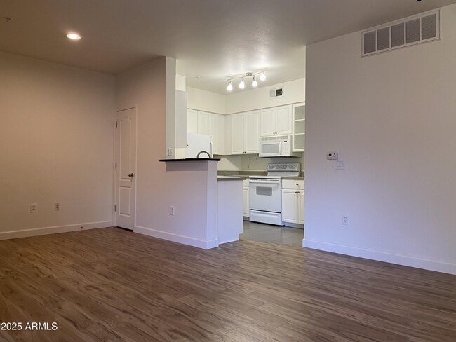 Foto del edificio - 1701 E Colter St