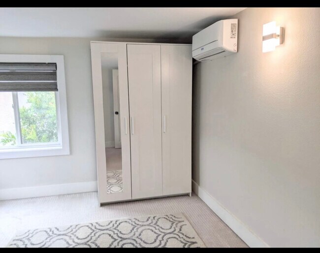 Foto del edificio - 835 N Raymond Ave