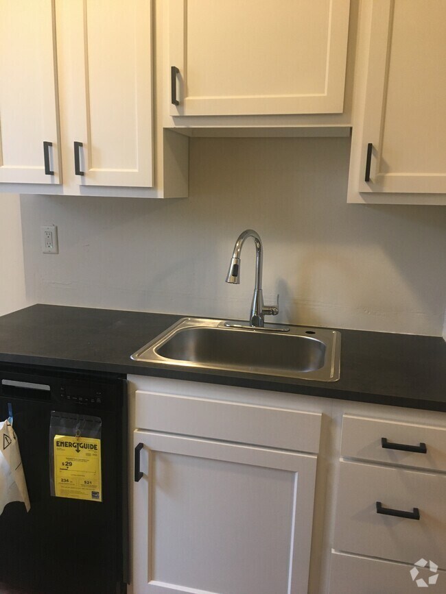 Collins Park Apartments for Rent with Hardwood Floors Pittsburgh, PA