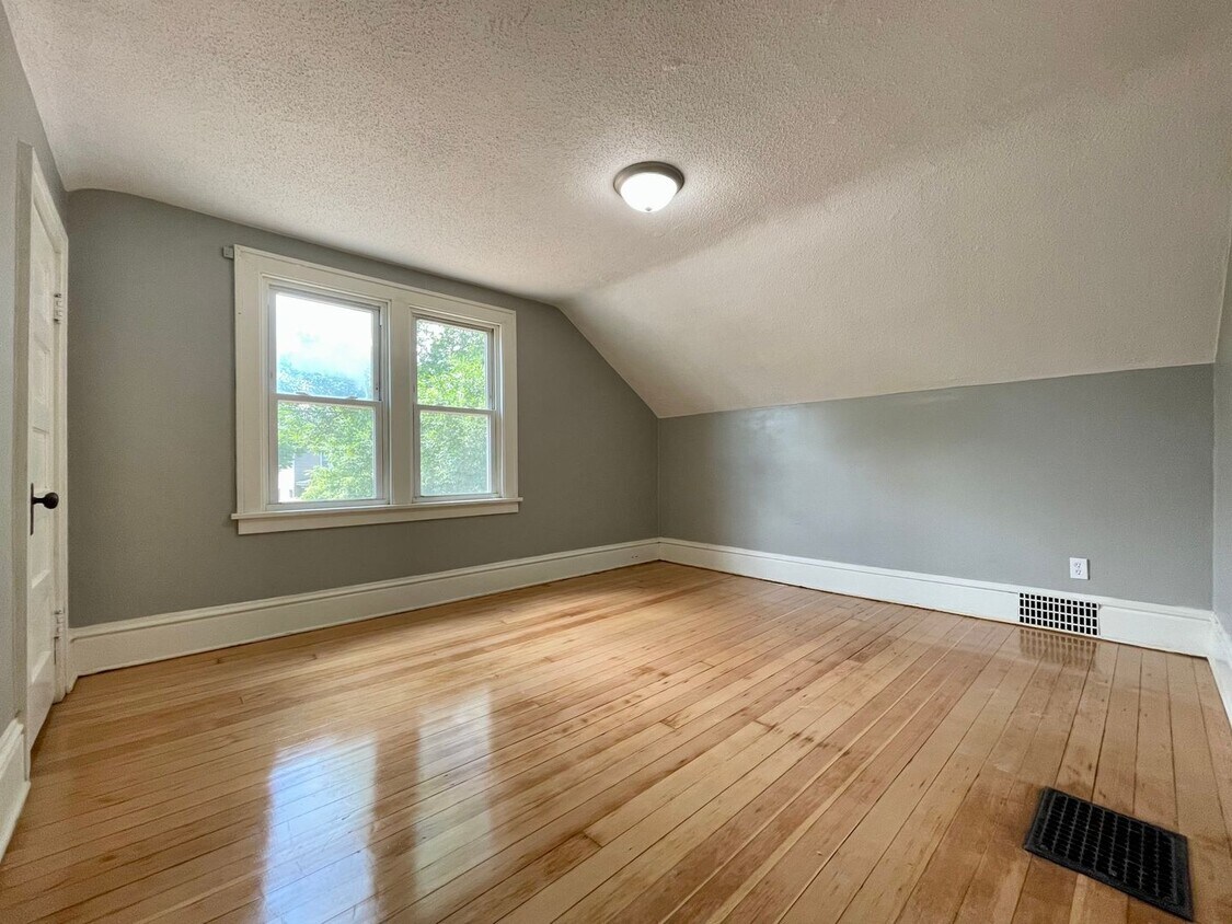 Foto principal - 24 16th Ave N