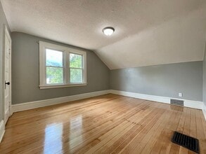 Building Photo - 24 16th Ave N