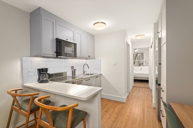 Building Photo - 136 E 92nd St