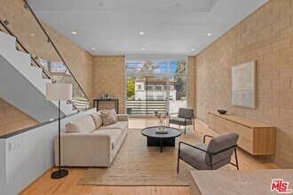 Building Photo - 717 Highland Ave