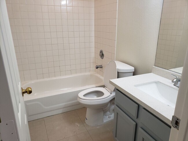 Building Photo - 2324 High Uintas Dr