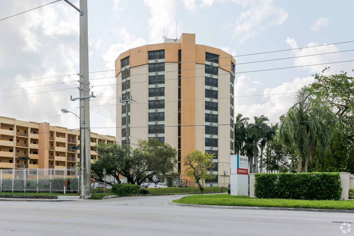 Building Photo - Palm Towers