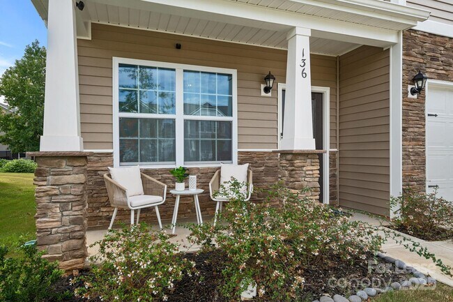 Building Photo - 136 Sequoia Frst Dr