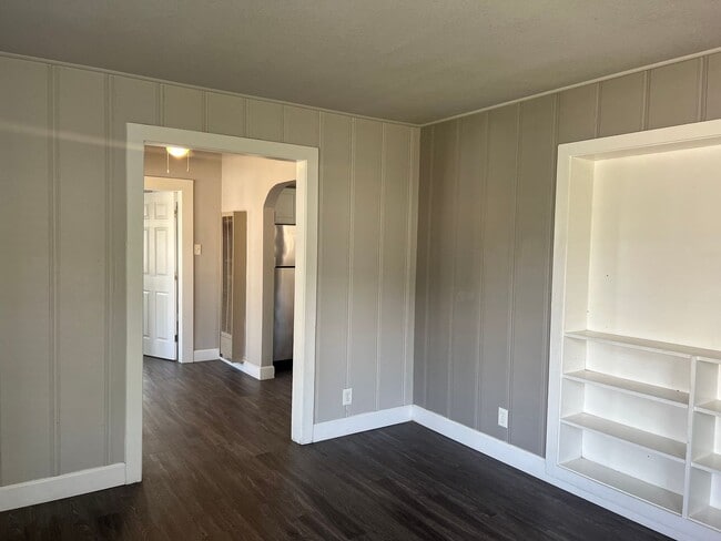 Building Photo - Two Bedroom Cottage Off Of Eureka Way - Recently Remodeled